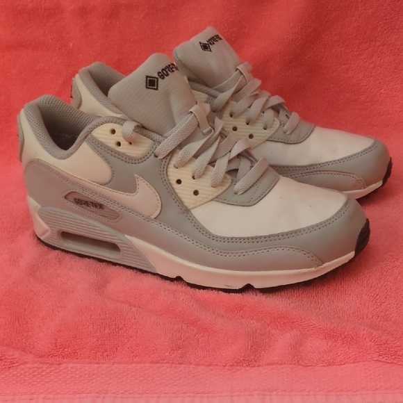 Nike Air Max 90 GORE-TEX Gray and Cream Sneakers - Picture 1 of 7